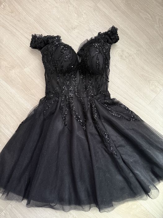 Черна официална рокля с корсет