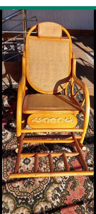 Кресло качалка из бамбука