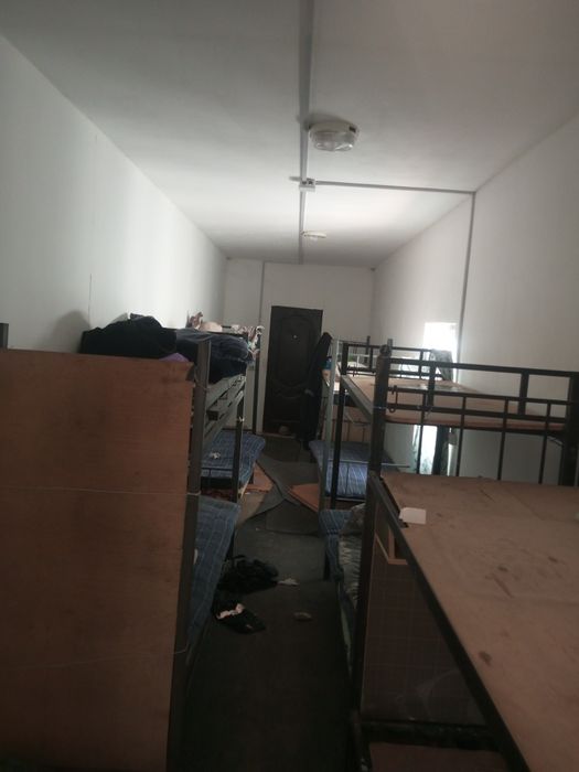 Konteyner sotiladi krovati bilan