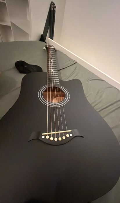 Продавам Акустична Китара