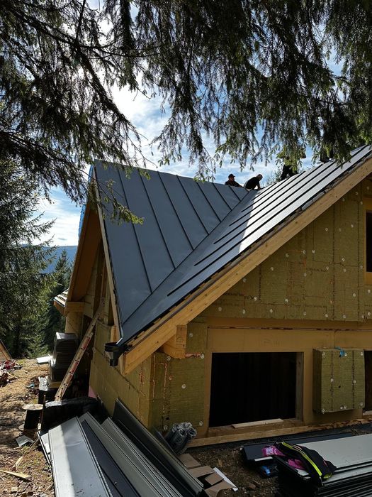 Vând cabane cu două dormitoare baie bucătărie și living