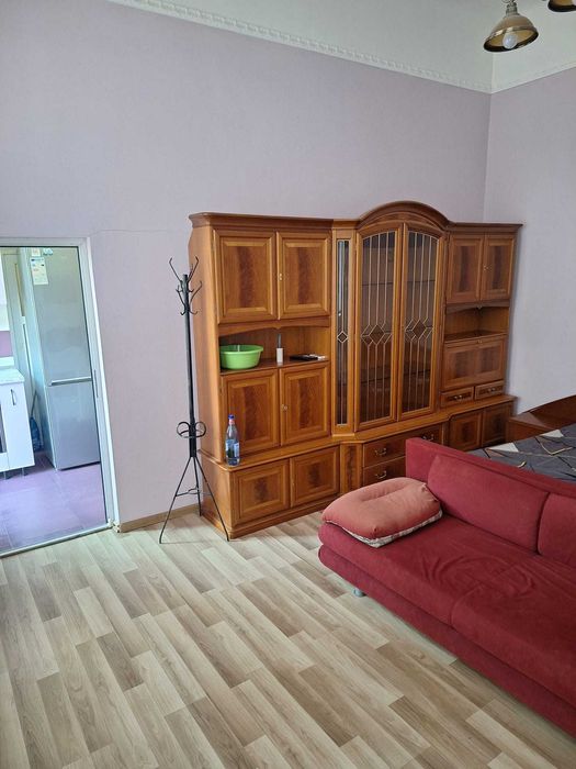 Inchiriez apart.1 Cameră spațios  Zona ultra central (Teatru ) convenabil