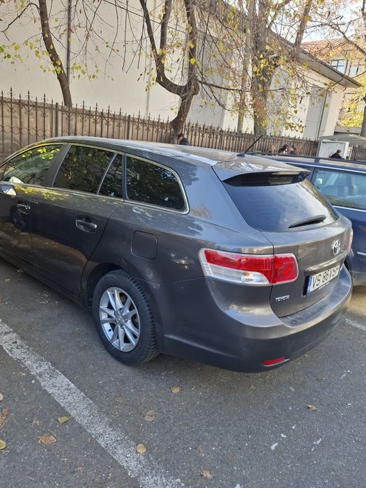 Toyota advensis 2011