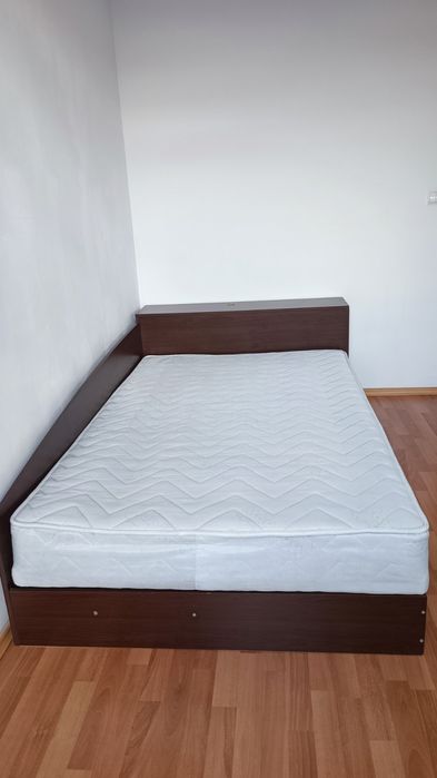 Легло с матрак и ракла