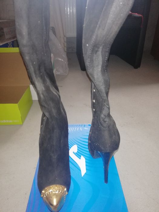 Încălțăminte purtata foarte putin