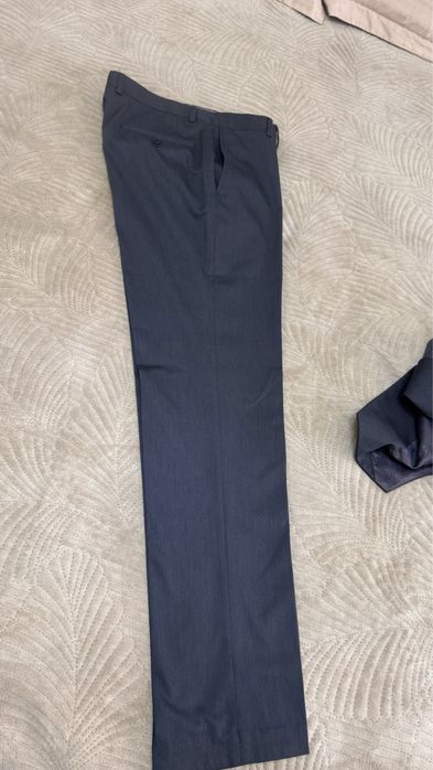 Продам брючный костюм тройку