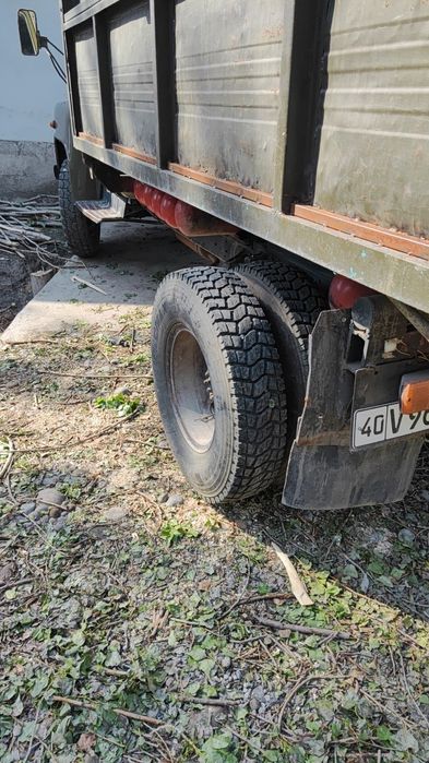 Gaz 53 mashina sotiladi