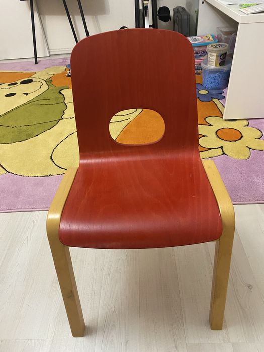 Scaun  din lemn pt copii rosu
