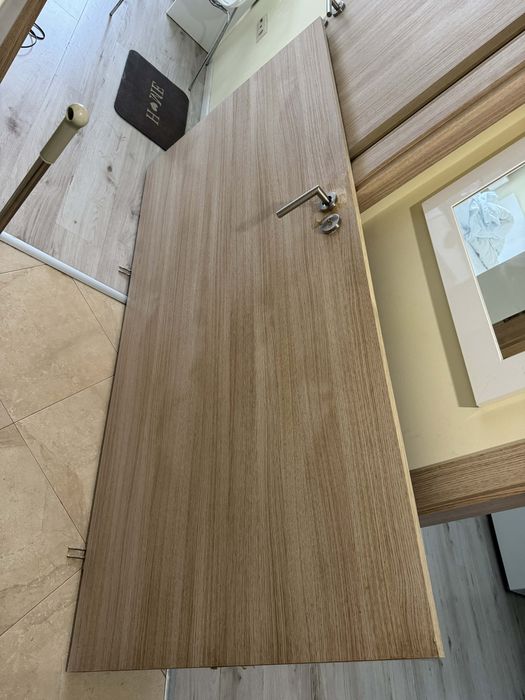 Входна врата  от апартамент 199 на 98 см