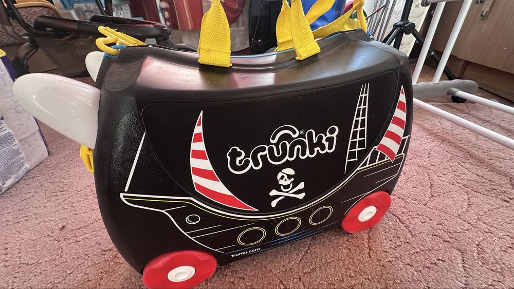 Trunki Pedro Pirate Детски Куфар За Пътуване Кабинен Твърд Черен С 4 Колела Височина 31см
