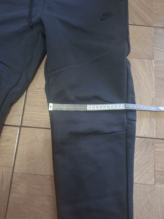 Pantaloni Nike pentru bărbați ,nou cu etichetă,de culoare gri