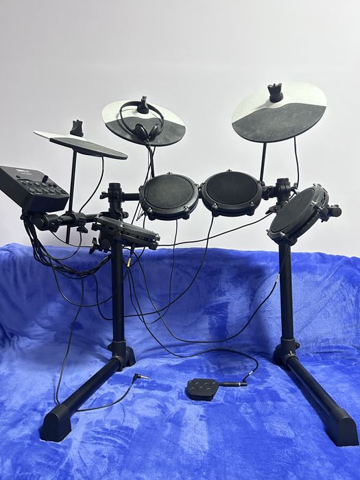 электро барабаны alesis debut kit