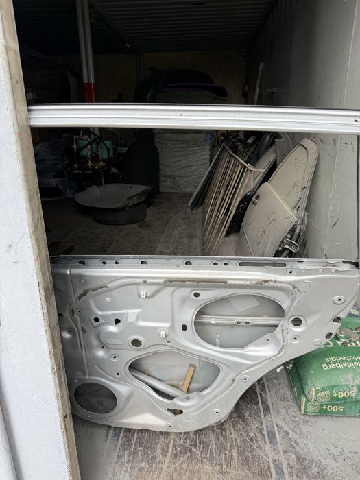 Продам дверь от тойота раф4