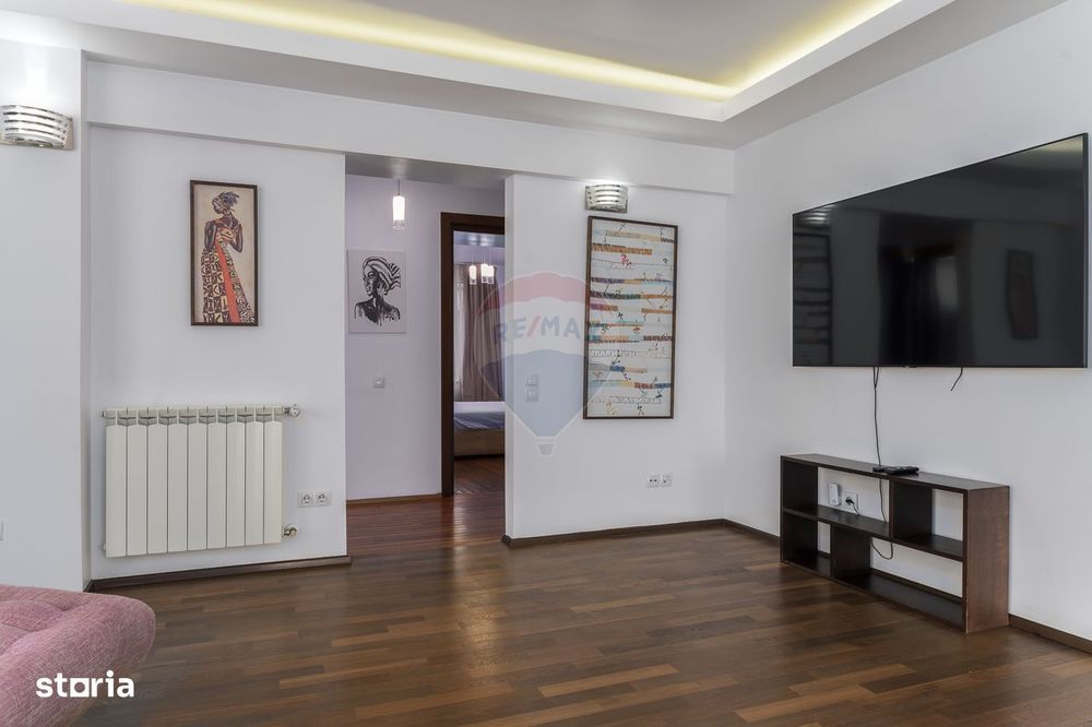 4 camere, semineu, piscina interioara, sauna. sala de sport, parcare