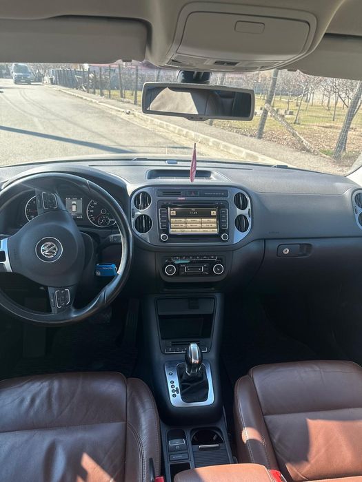 Vând s-au schimb Tiguan