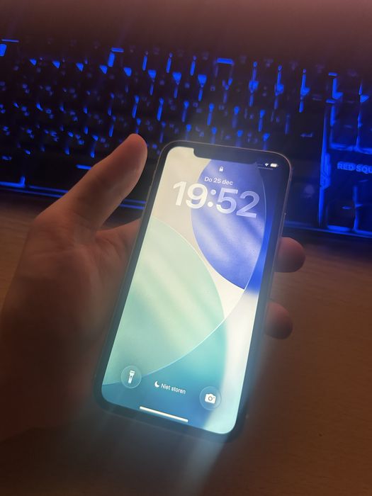 iPhone 11 64 GB белый