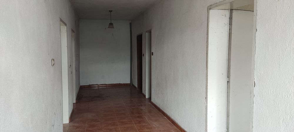 Масивна къща в село Бузовград, на 5 км от Казанлък