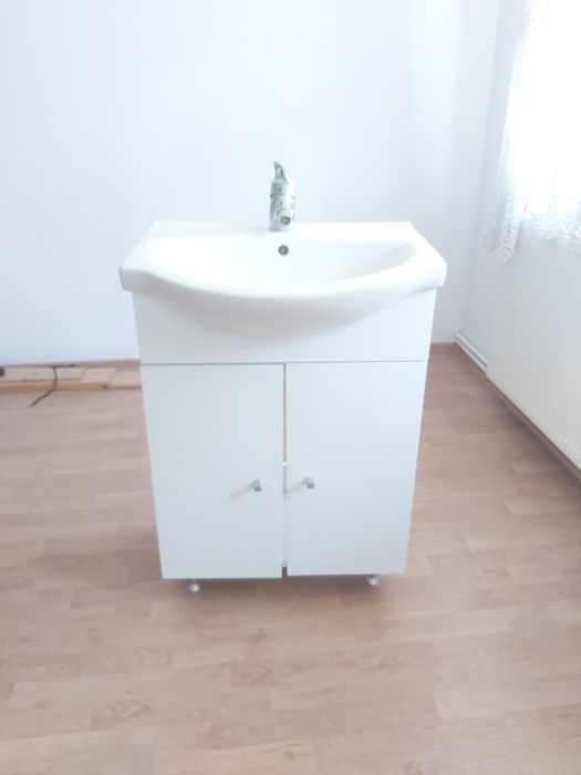 Ghiuveta cu dulap baie