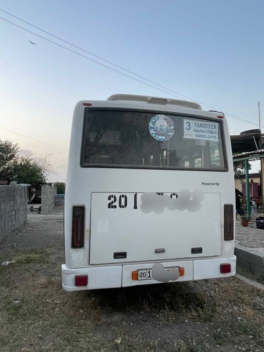 Isuzu avtobus 2015 yil