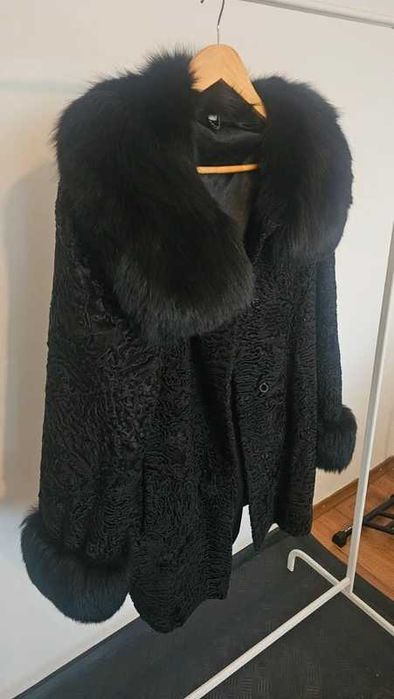 Haina din blana naturala de vulpe neagra