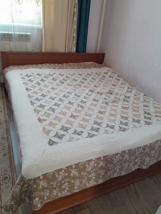 Продам спальный гарнитур.