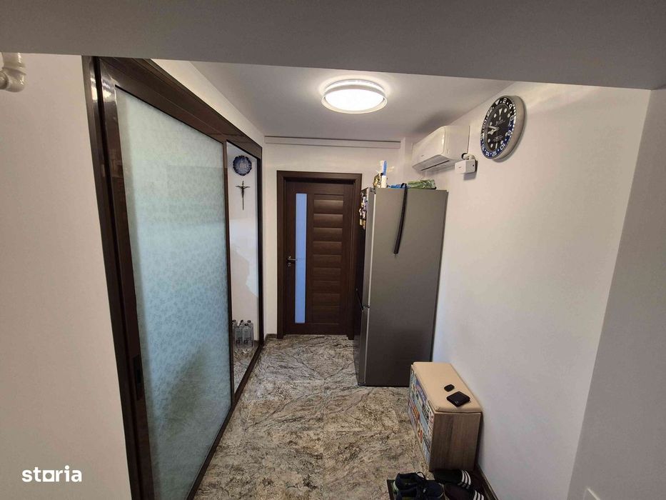 Proprietar vând apartament 2 camere central.