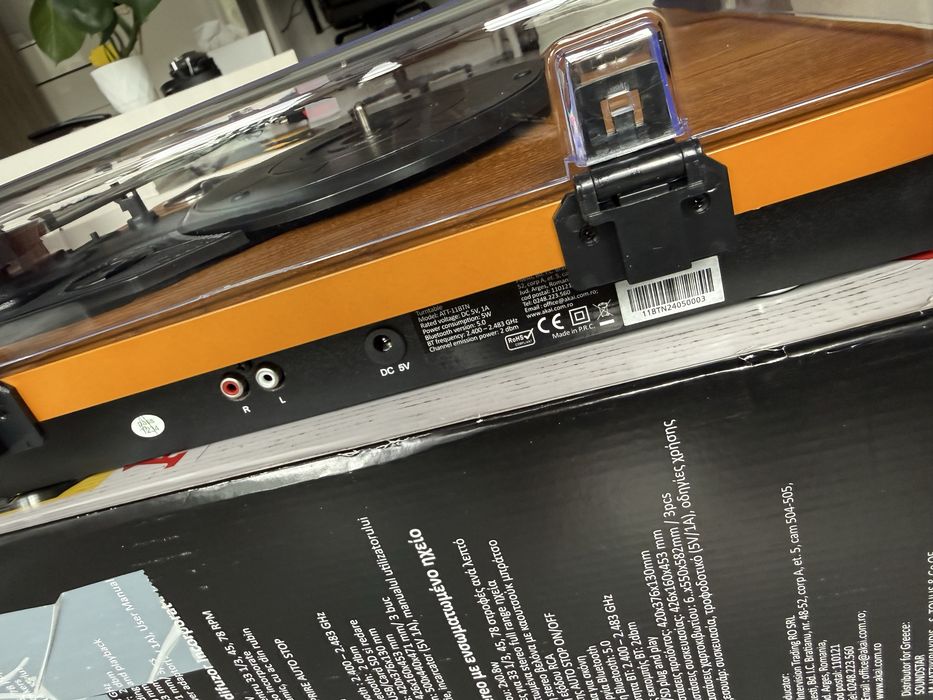 Pick-up AKAI ATT-11BT NOU - stereo - difuzoare incorporate - Bluetooth - RCA - USB - SD Card