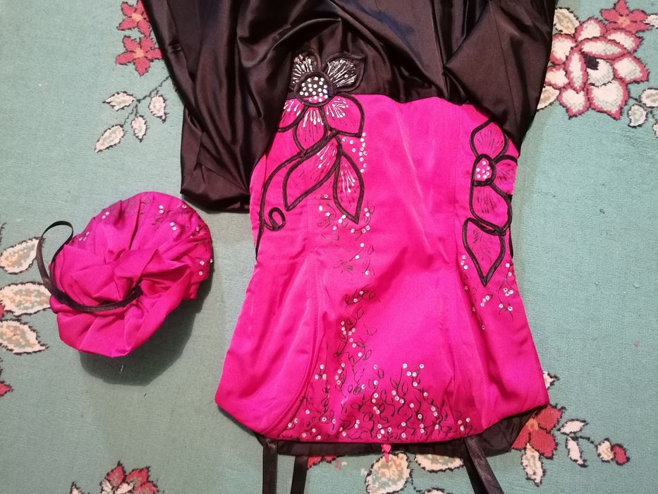 Абитуриентски рокли