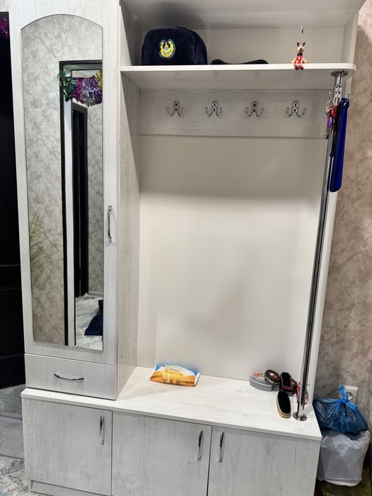 Продается Прихожая