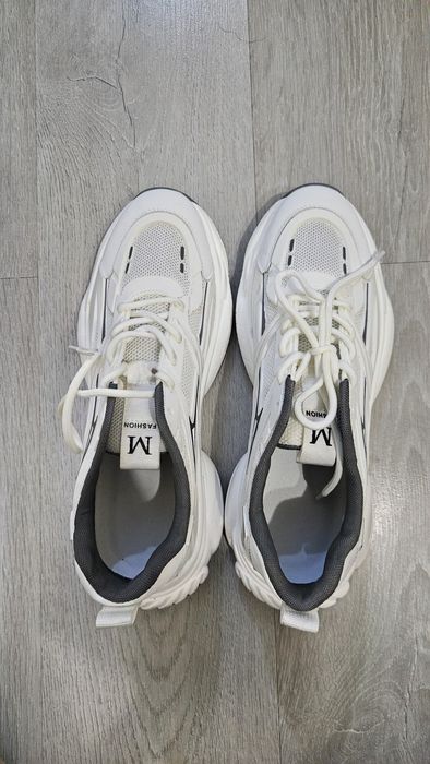 2 пары новых кроссовок