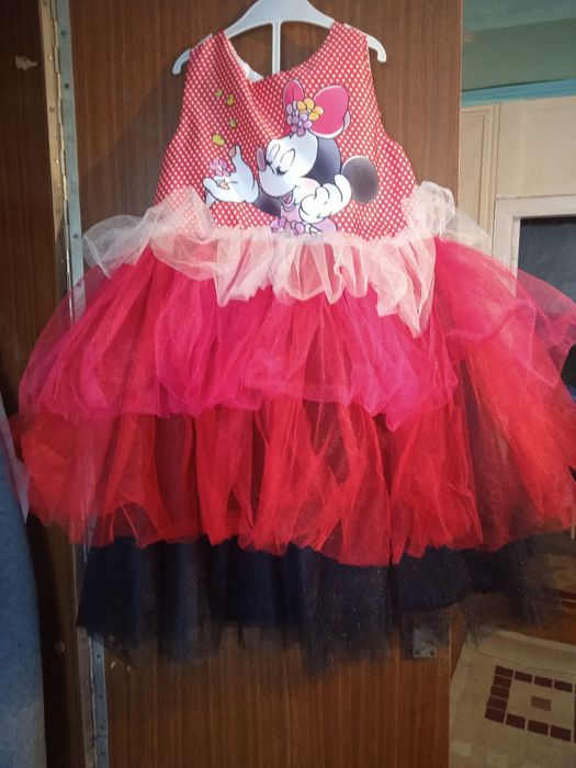 Платья нарядные для