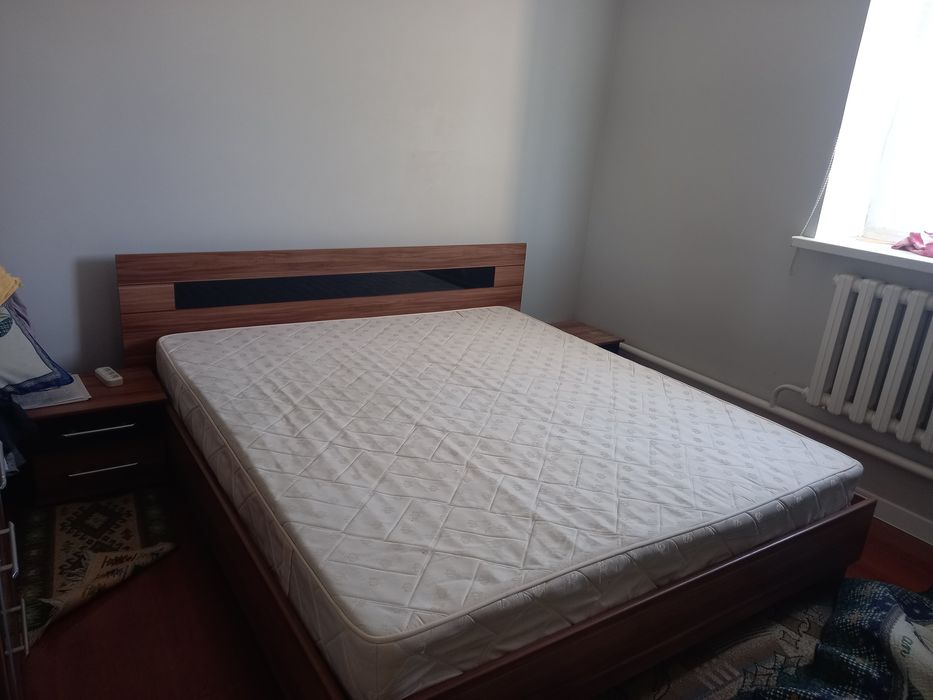 Продаётся двуспальная кровать