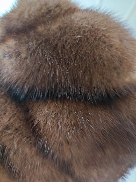 Отдам женскую норковую шапку-кепка