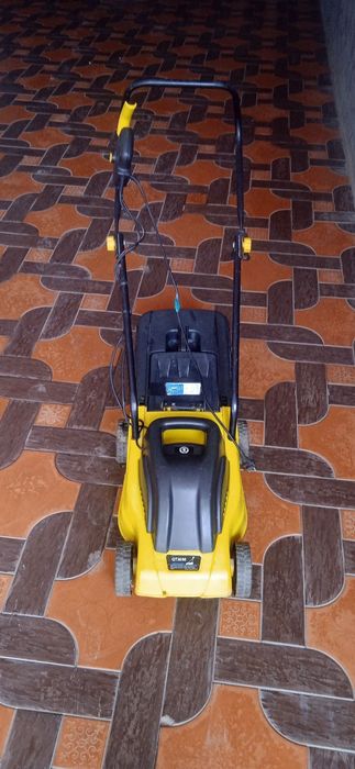 газонкасилка рабочий