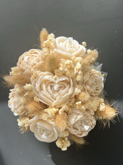 Aranjamente florale handmade cu lumanari din ceara de soia