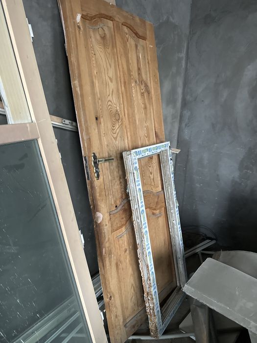 Продам деревяны двери 2 штуга