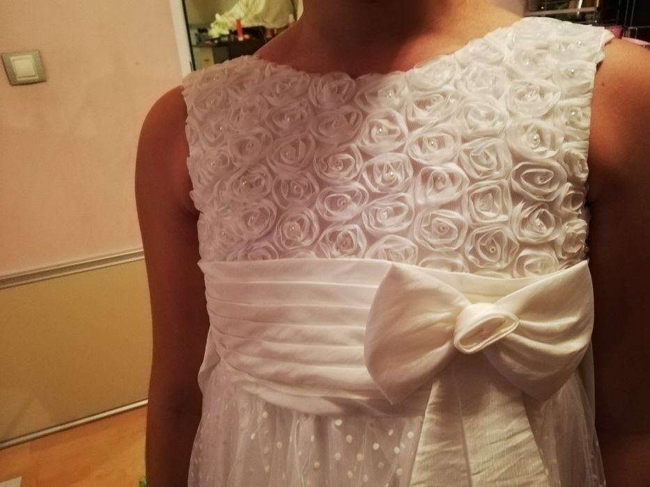 Бяла официална рокля