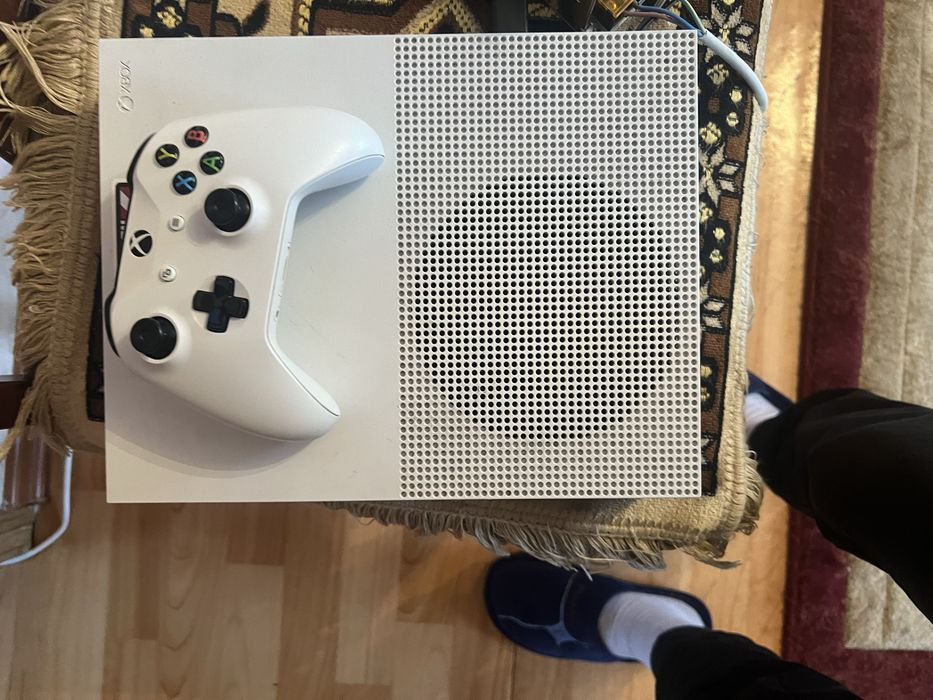 Xbox one s в хорошем состоянии