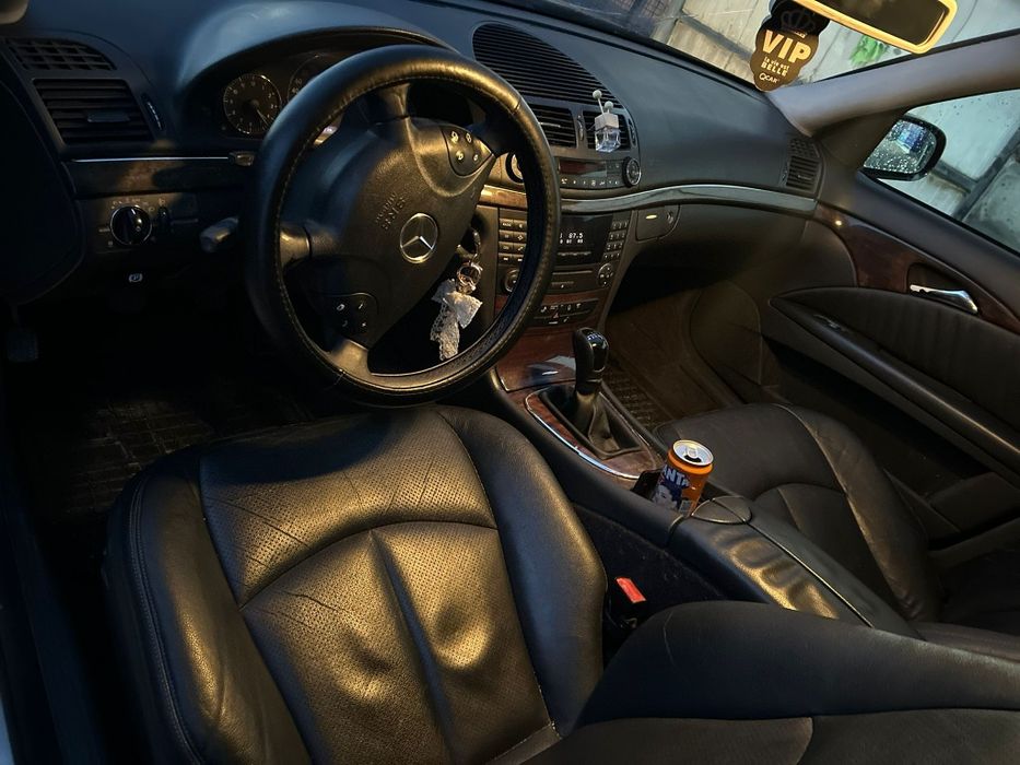 Vând Mercedes E-Class W211