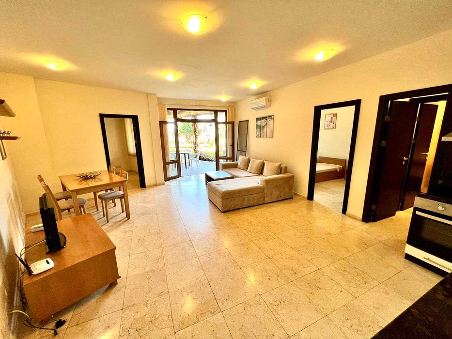 Тристаен апартамент в к-с „Райска градина“, Първа линия