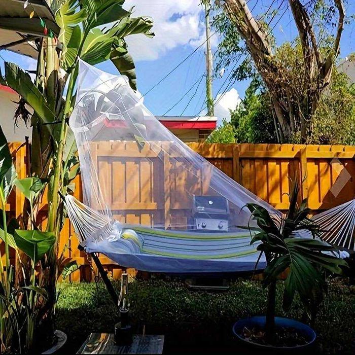 Cort de plaja camping 2x1.5x1,7m 80lei 2x2.5x1,7m 100lei Protecție UV Baldachin  65 x 250 x 1255cm Pret 30lei  Plasa tantari palarie sapca Pret 10lei