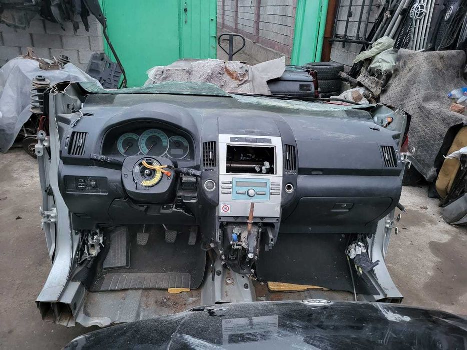 кузовные детали toyota corolla verso