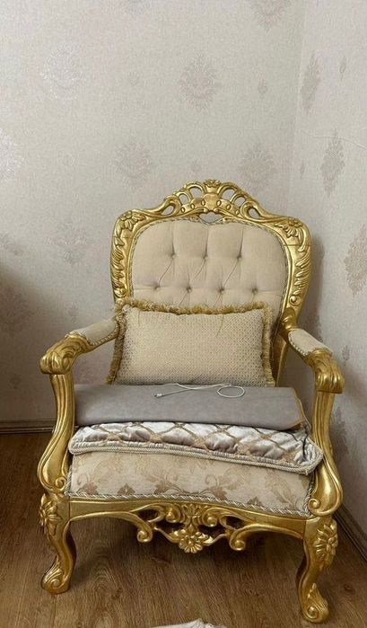 Продам диван с креслами