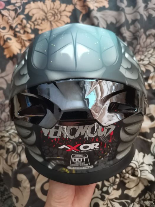 Каска за мотор Axor Apex Venomous с очила