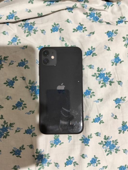 Продам 11 айфон в