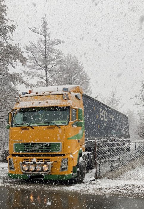 Tir Cap tractor semiremorca