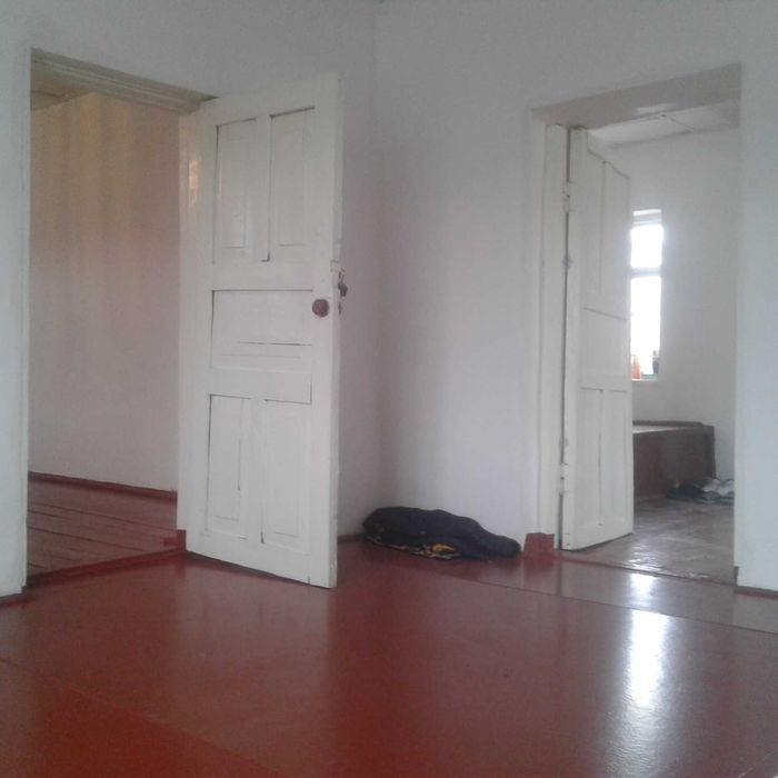 Гулистон   Тумани  Ленинда   уй  сотилади.