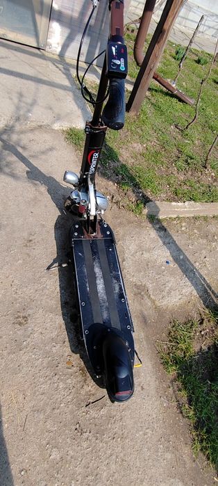 Vând trotineta electrica