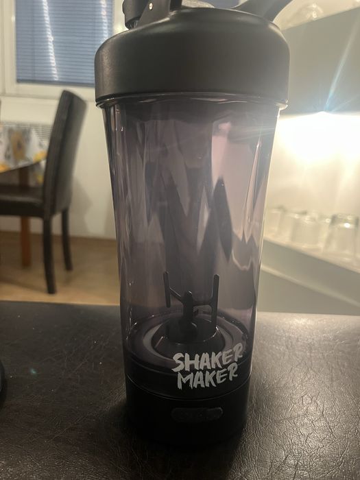 Продавам шейкър Shaker Maker