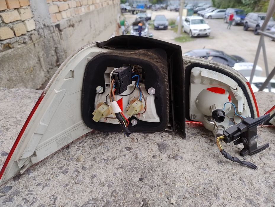 Продаваме фейслифт стопове за БМВ Е61